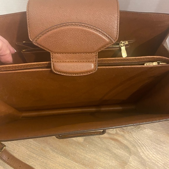 Authentic Louis Vuitton Courcelles Vintage Monogram Canvas Messenger Bag - Picture 11 of 16